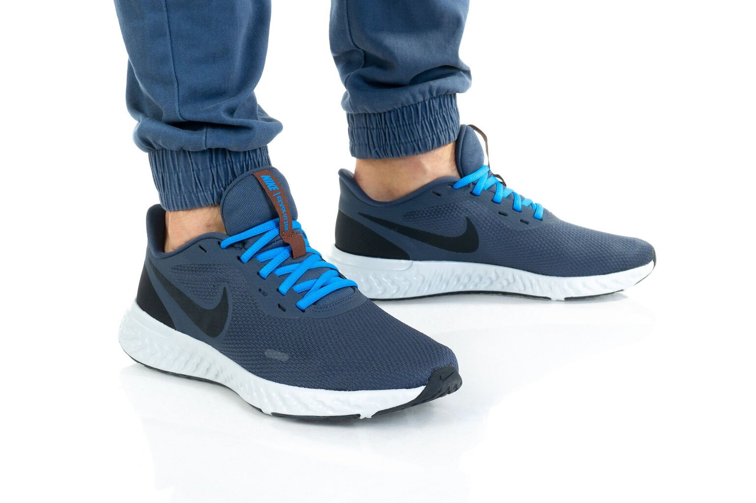 Nike Jalkineet Revolution 5 Blue hinta ja tiedot | Miesten urheilu- ja vapaa-ajan kengät | hobbyhall.fi