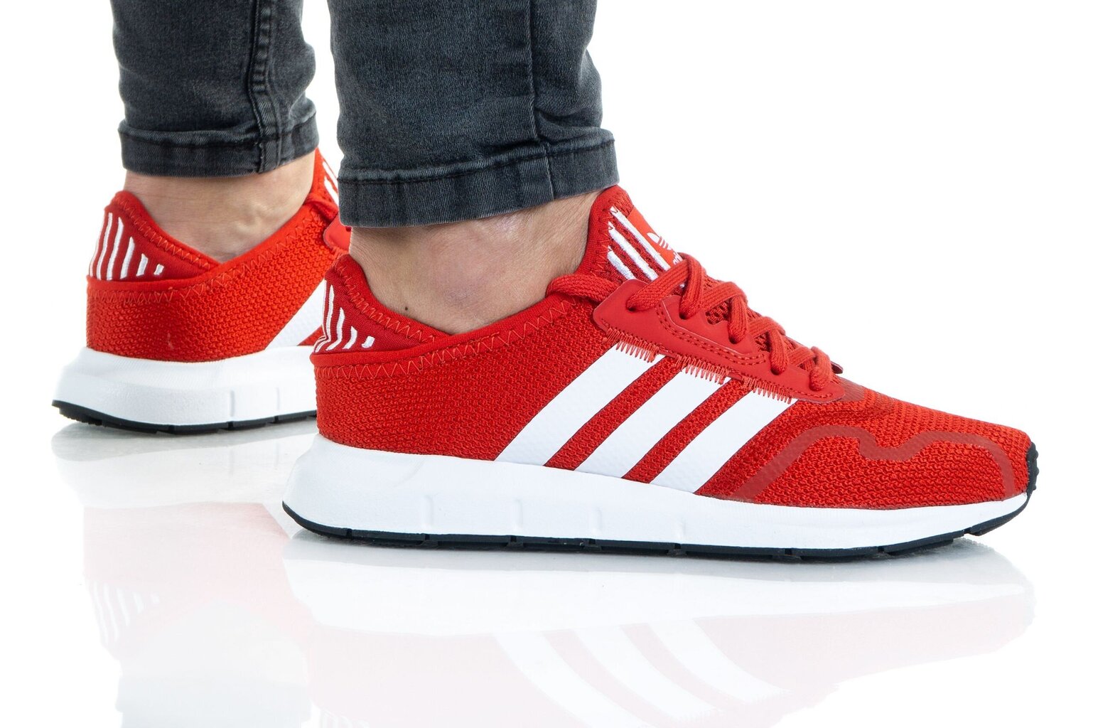 Swift run x j adidas originals tyttö red fy2152 hinta ja tiedot | Miesten urheilu- ja vapaa-ajan kengät | hobbyhall.fi