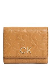 Kukkaro CALVIN KLEIN Re-Lock Trifold Xs Emb Brown Sugar K60K611321GA5 hinta ja tiedot | Naisten lompakot | hobbyhall.fi