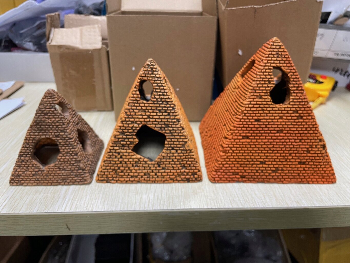 Akvaariokoriste pyramidit 3 kpl 8.5-12.5cm sarja hinta ja tiedot | Akvaariokasvit ja akvaariokoristeet | hobbyhall.fi