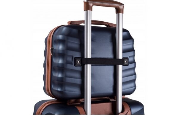 Keskikokoinen matkalaukku Unlimited 4201, M, musta plus kosmetiikkalaukku hinta ja tiedot | Matkalaukut ja matkakassit | hobbyhall.fi