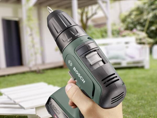 Akkuporakone Bosch UniversalDrill 18, 06039C8001 hinta ja tiedot | Akkuporakoneet ja ruuvinvääntimet | hobbyhall.fi