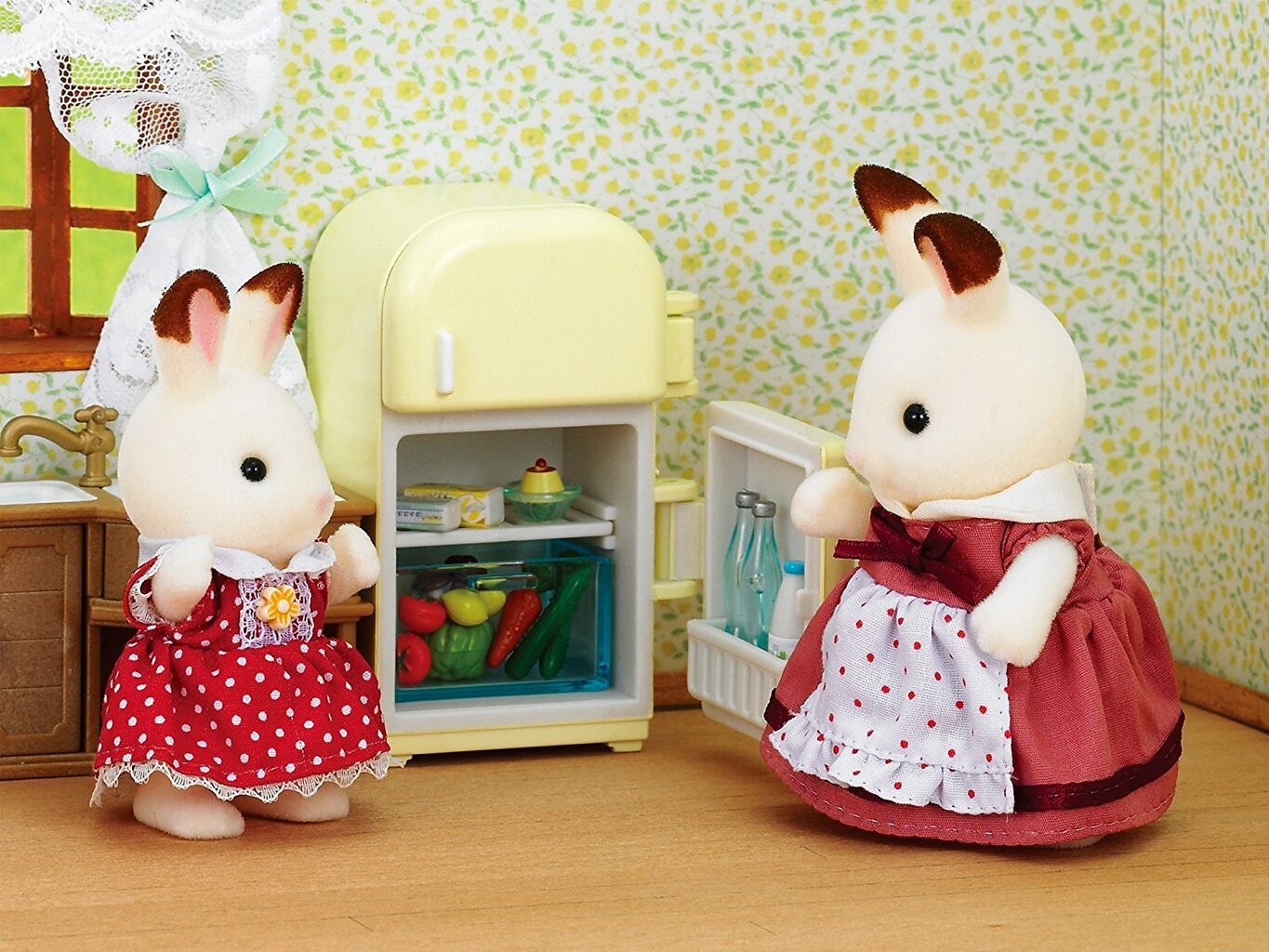 SYLVANIAN FAMILIES Suklaapupuäiti-setti ja jääkaappi hinta ja tiedot | Tyttöjen lelut | hobbyhall.fi