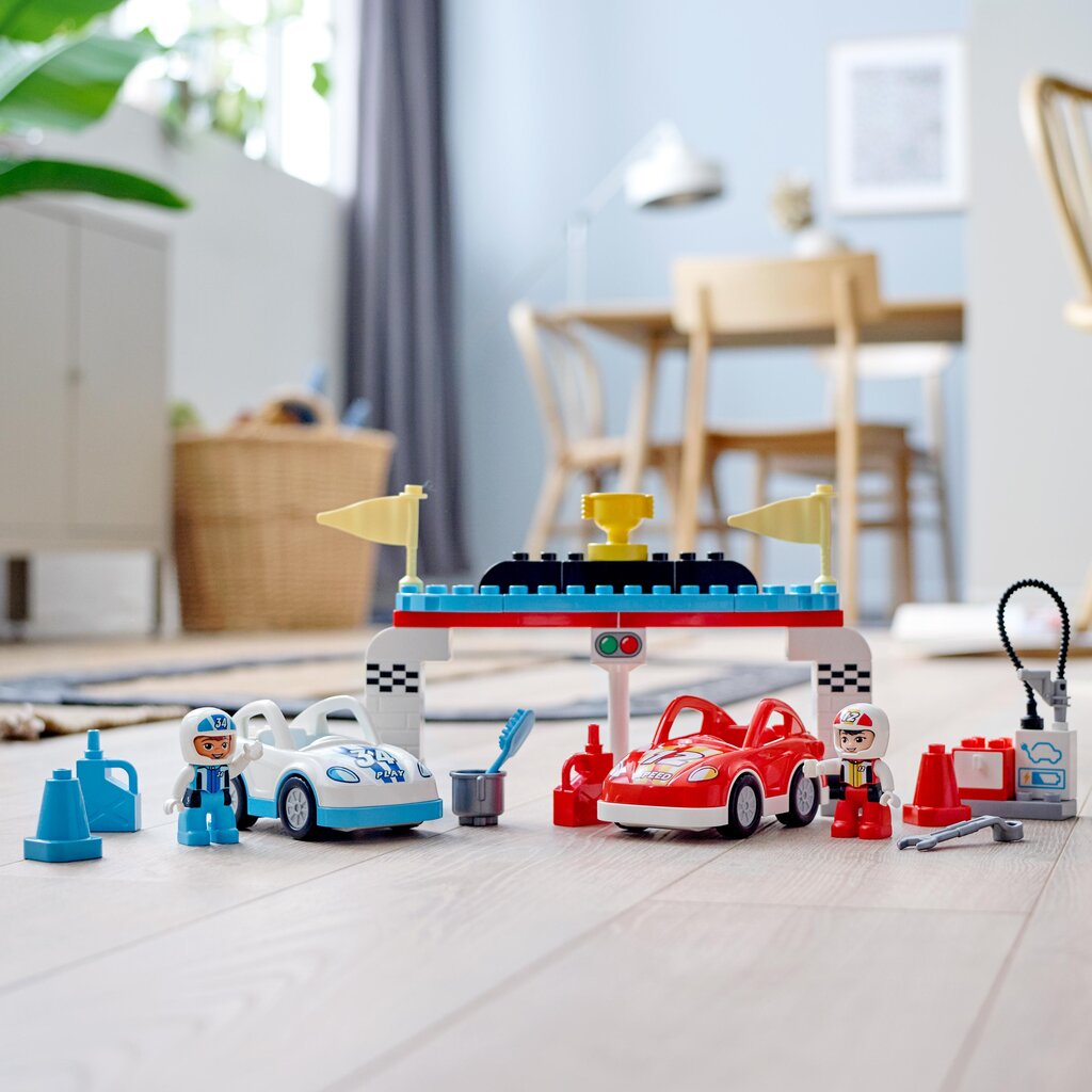 10947 LEGO® DUPLO Kilpa-autot hinta ja tiedot | LEGOT ja rakennuslelut | hobbyhall.fi