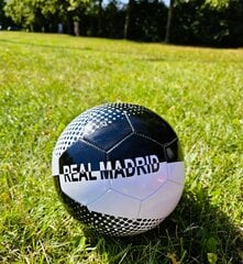 Real Madridin jalkapallopallo vaakunalla hinta ja tiedot | Jalkapallot | hobbyhall.fi