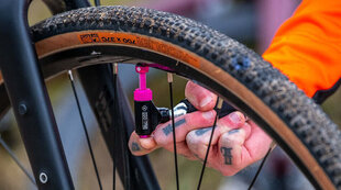 Muc-Off Co2 MTB Inflator Kit Musta hinta ja tiedot | Pyöräpumput | hobbyhall.fi