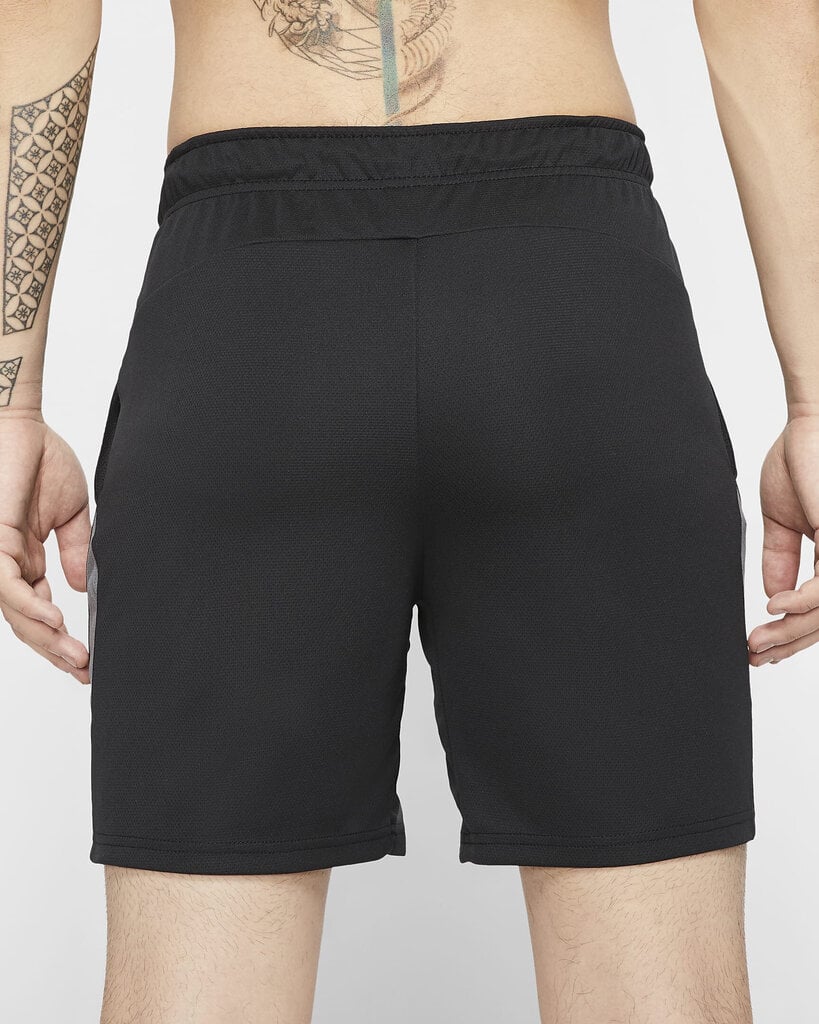 Nike miesten shortsit, musta L hinta ja tiedot | Miesten urheiluvaatteet | hobbyhall.fi