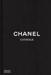 Chanel Catwalk: The Complete Collections Revised Edition hinta ja tiedot | Tietosanakirjat ja hakuteokset | hobbyhall.fi