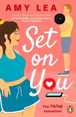 Set On You: A witty, addictive, chemistry filled rom-com hinta ja tiedot | Fantasia- ja scifi-kirjallisuus | hobbyhall.fi