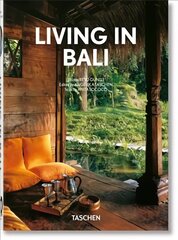 Living in Bali. 40th Ed. Multilingual edition hinta ja tiedot | Arkkitehtuurikirjat | hobbyhall.fi