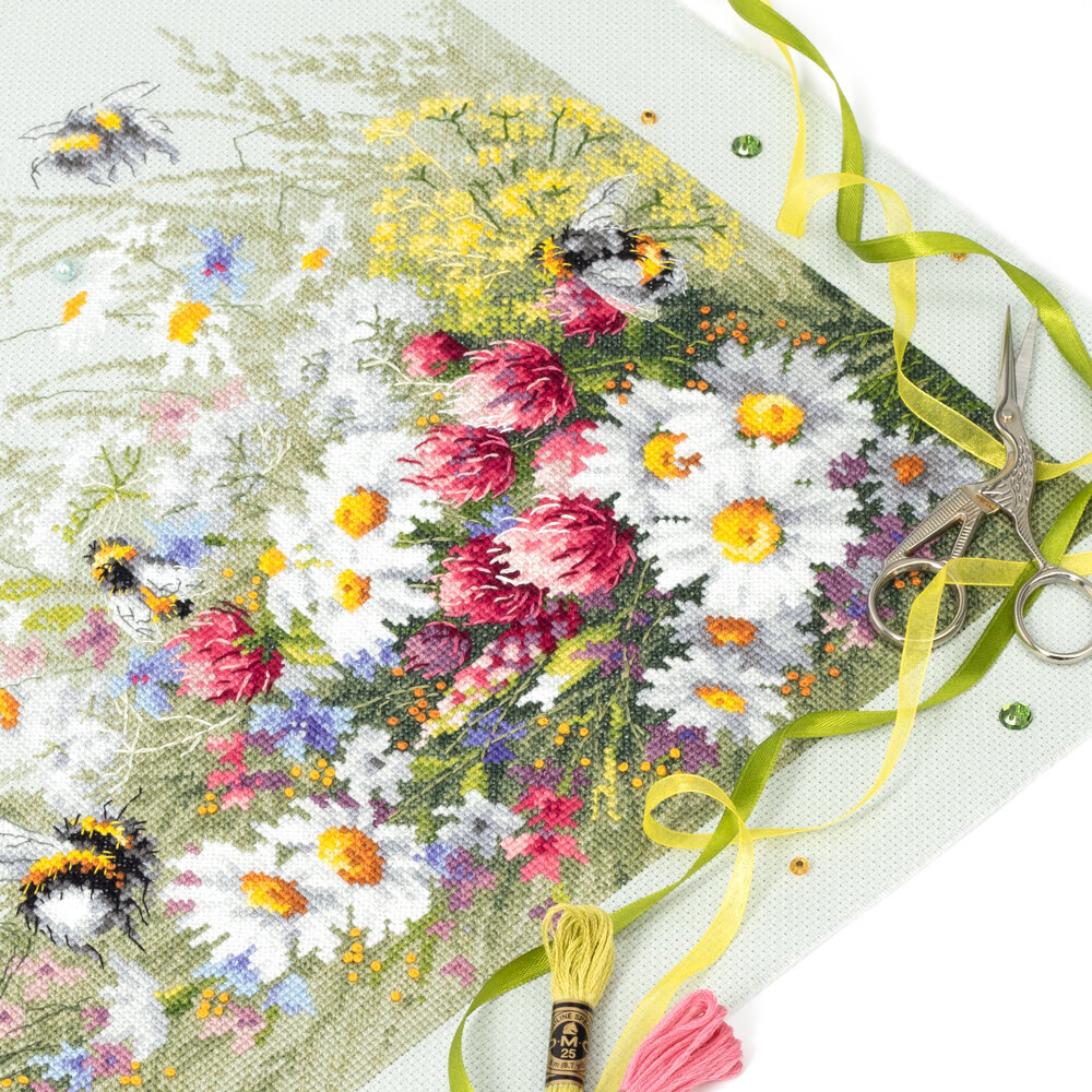 Kirjontasarja Magic Needle "Daisies and Clover" 510-225 hinta ja tiedot | Kirjontatarvikkeet | hobbyhall.fi