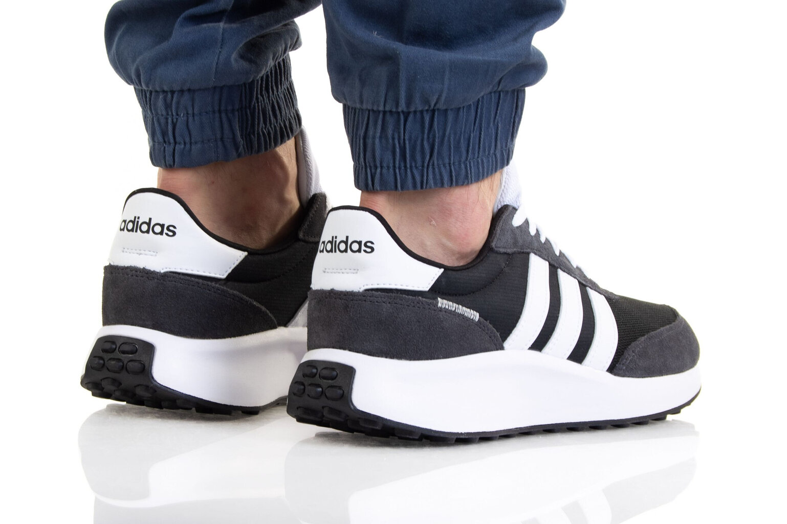 Miesten urheilukengät Adidas Run 70S GX3090, musta hinta ja tiedot | Miesten urheilu- ja vapaa-ajan kengät | hobbyhall.fi