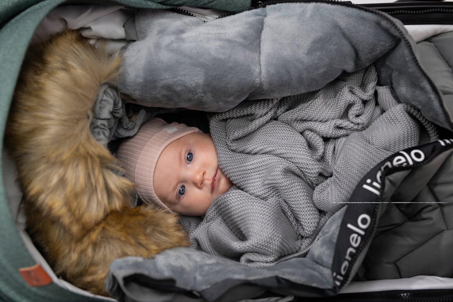 Lämmin makuupussi syksyyn ja talveen Lionelo, harmaa hinta ja tiedot | Vauvan tyynyt ja peitot | hobbyhall.fi