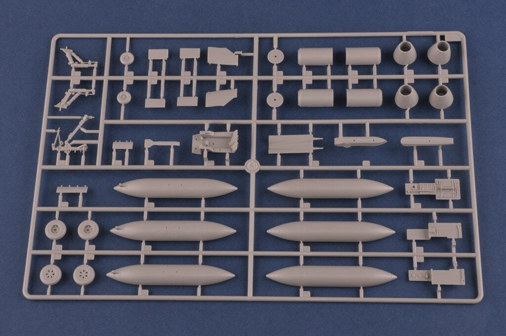 Hobby Boss -hävittäjä ja hyökkäyslentokone RAAF F / A-18C hinta ja tiedot | Pienoismallit | hobbyhall.fi