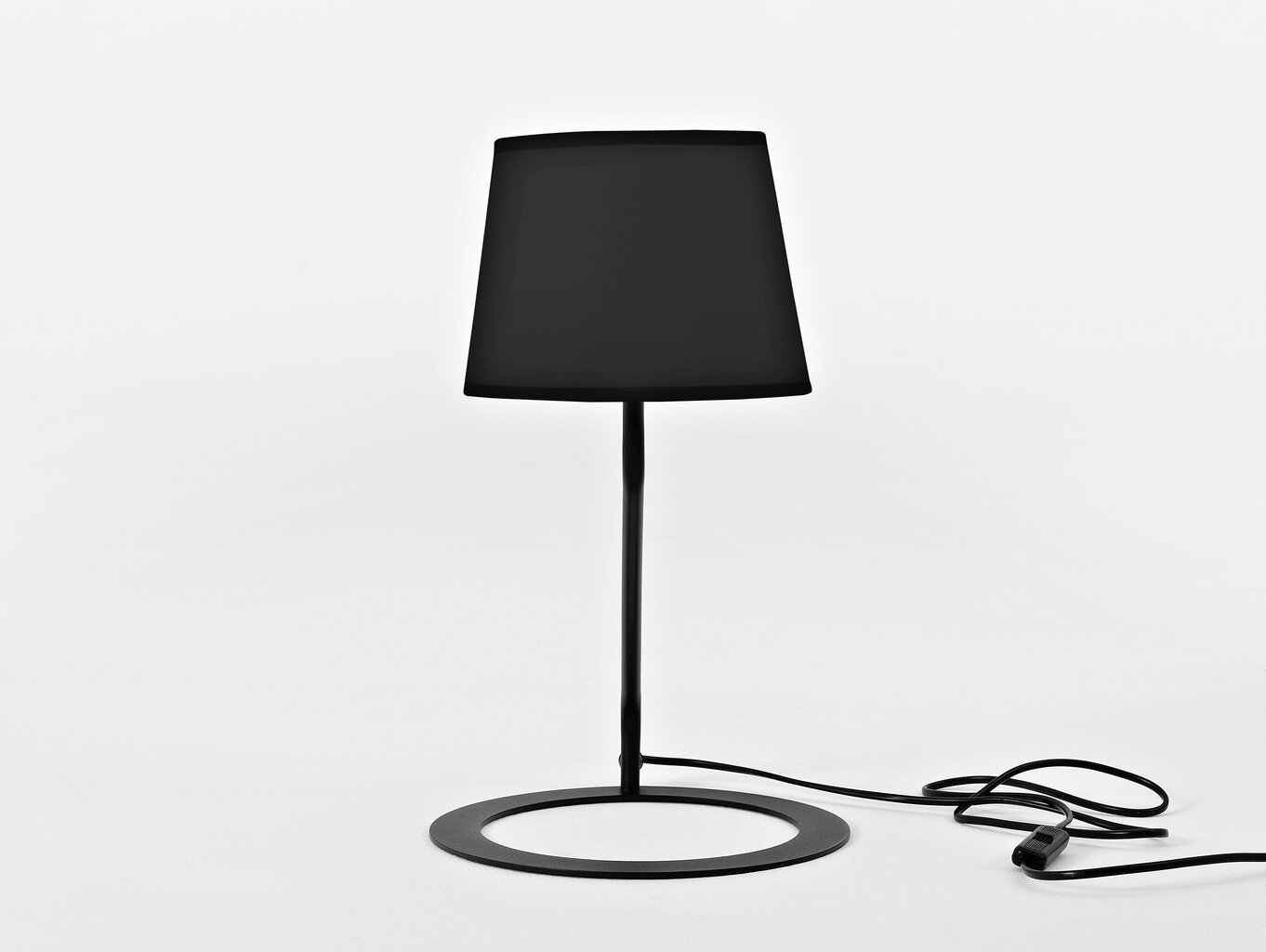 Pöytävalaisin SHADE LAMP - varjostin musta jalka musta hinta ja tiedot | Pöytävalaisimet | hobbyhall.fi