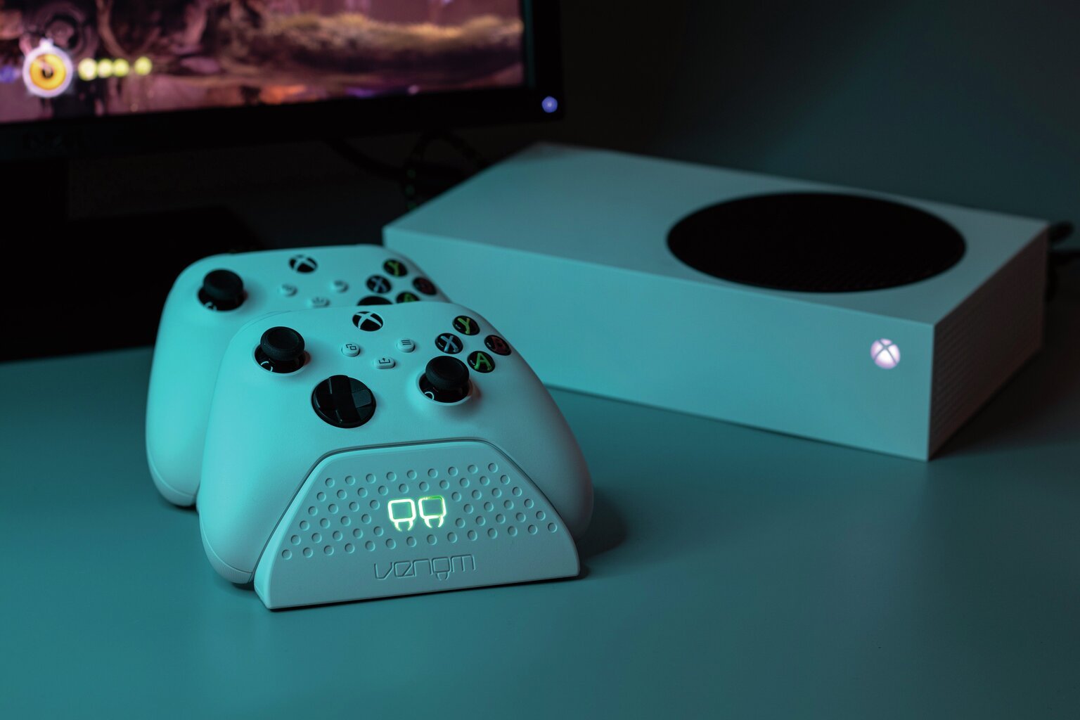 laturi kahdelle XBOX ONE -sarjan ohjaimelle Valkoinen hinta ja tiedot | Ohjaimet ja lisätarvikkeet | hobbyhall.fi