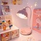 Söpö Daisy metallinen pöytävalaisin | USB-latausportilla | 2 in 1 -pöytäpuhelinpidike LED-lukuvalo hinta ja tiedot | Pöytävalaisimet | hobbyhall.fi