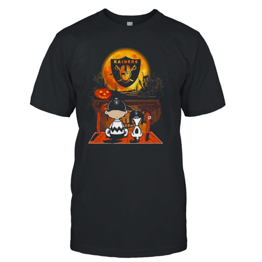 Snoopy And Charlie Brown Las Vegas Raiders Sitting Under Moon Halloween 2023 T-shirt hinta ja tiedot | Miesten T-paidat | hobbyhall.fi