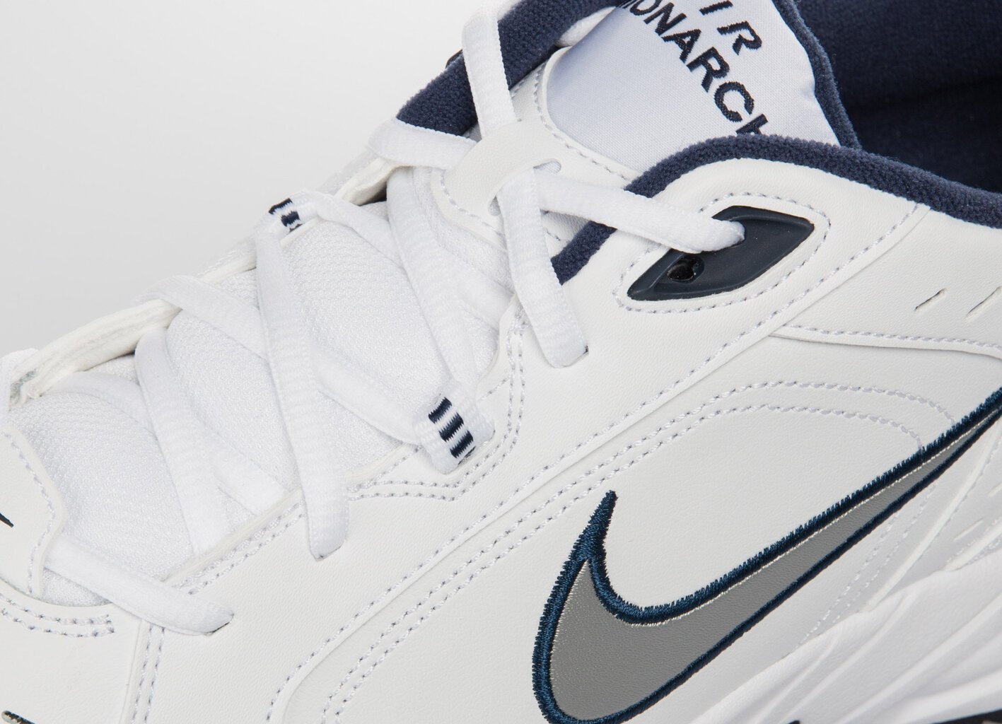 Nike Air Monarch IV -treenikengät, miesten, valkoinen 43 907131033 hinta ja tiedot | Miesten urheilu- ja vapaa-ajan kengät | hobbyhall.fi