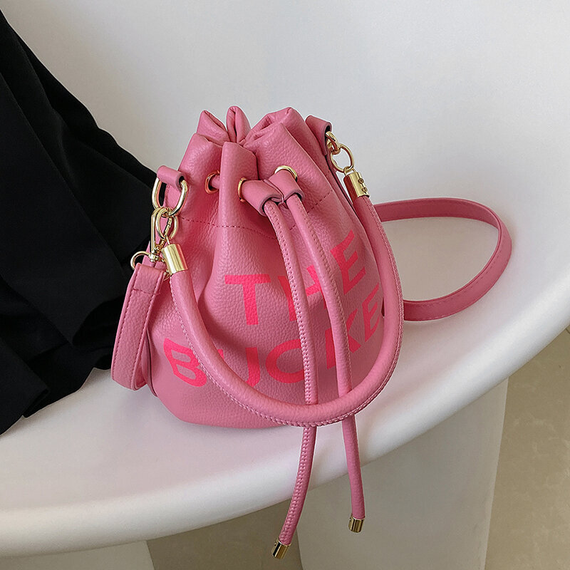 PU Pink-Trendy Designer VELOR Bucket Olkalaukut Crossbody Laukut Naisten Käsilaukut ja Kukkaro 2024 Uudet Ladys Messenger Laukut Korkealaatuiset hinta ja tiedot | Tietokonelaukut | hobbyhall.fi