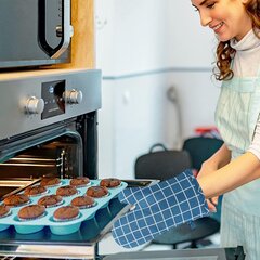 Uunin kintaat ja kattilanpitimet BBQ-käsineet-uunikintat ja kattilanpitimet kierrätetyllä täytteellä, silikonilla, liukumattomalla kypsennyshansikkaalla paistamiseen Grillaus (2-osainen setti) (sininen ruudullinen) sininen hinta ja tiedot | Keittiötekstiilit | hobbyhall.fi