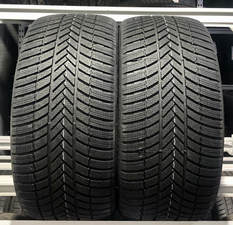 Bridgestone LM005 XL (CA) 73dB 275 / 30R20 97 W hinta ja tiedot | Talvirenkaat | hobbyhall.fi