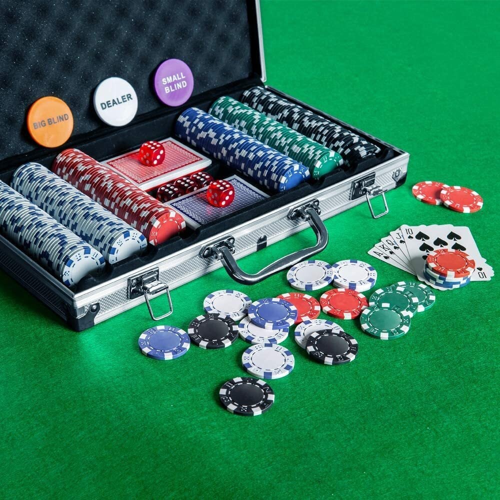 Pokerisarja 300 pelimerkkiä + kotelo Pokerikortit Texasissa hinta ja tiedot | Korttipelit, pokeri | hobbyhall.fi