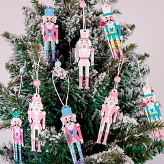 (Vaaleanpunainen)8kpl/laatikko Pinkki Sininen Pähkinänsärkijä Soldier Puiset Riipukset Joulukuusi riippukoristeet Joulukoristeet Navidad Lahja hinta ja tiedot | Joulukoristeet | hobbyhall.fi