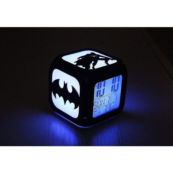 Supersankari Batman herätyskello 3d Stereo Mykistetty LED-yövalo elektroninen kello oikea peli (seitsemän värin USB-lataus) [L] hinta ja tiedot | Kelloradiot ja herätyskellot | hobbyhall.fi