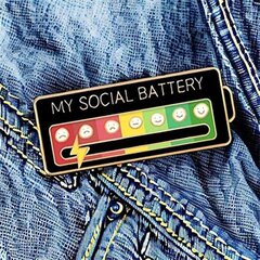 MY SOCIAL BATTERY Mielialaa muuttava emalitappi- kannettava lisävaruste hinta ja tiedot | Rintakorut | hobbyhall.fi