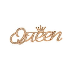 Queen letter retro rintakoru hinta ja tiedot | Rintakorut | hobbyhall.fi