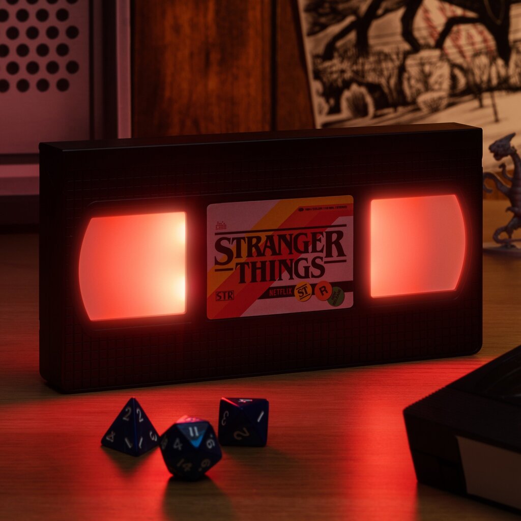 Paladone Stranger Things VHS Logo hinta ja tiedot | Pelien oheistuotteet | hobbyhall.fi