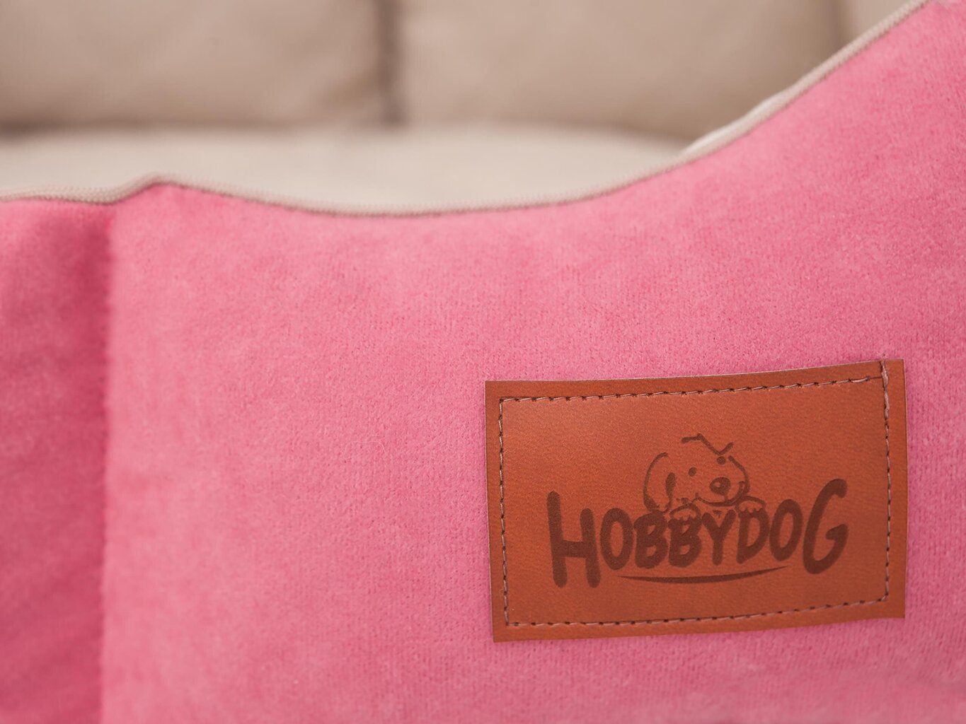 Koiranpeti Hobbydog New York Premium, L, punainen, 60x52 cm hinta ja tiedot | Pedit ja pesät | hobbyhall.fi