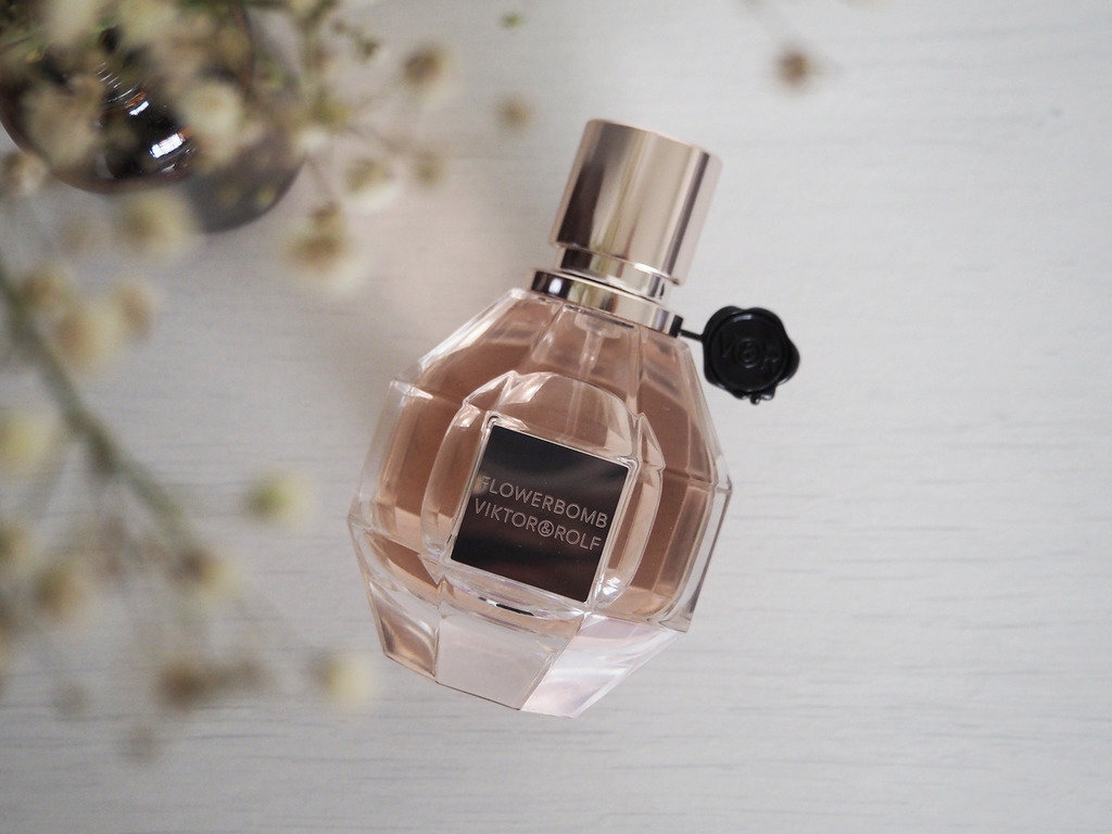 Viktor & Rolf Flowerbomb: EDP 30 ml + suihkugeeli50 ml + voide 40 ml hinta ja tiedot | Naisten hajuvedet | hobbyhall.fi