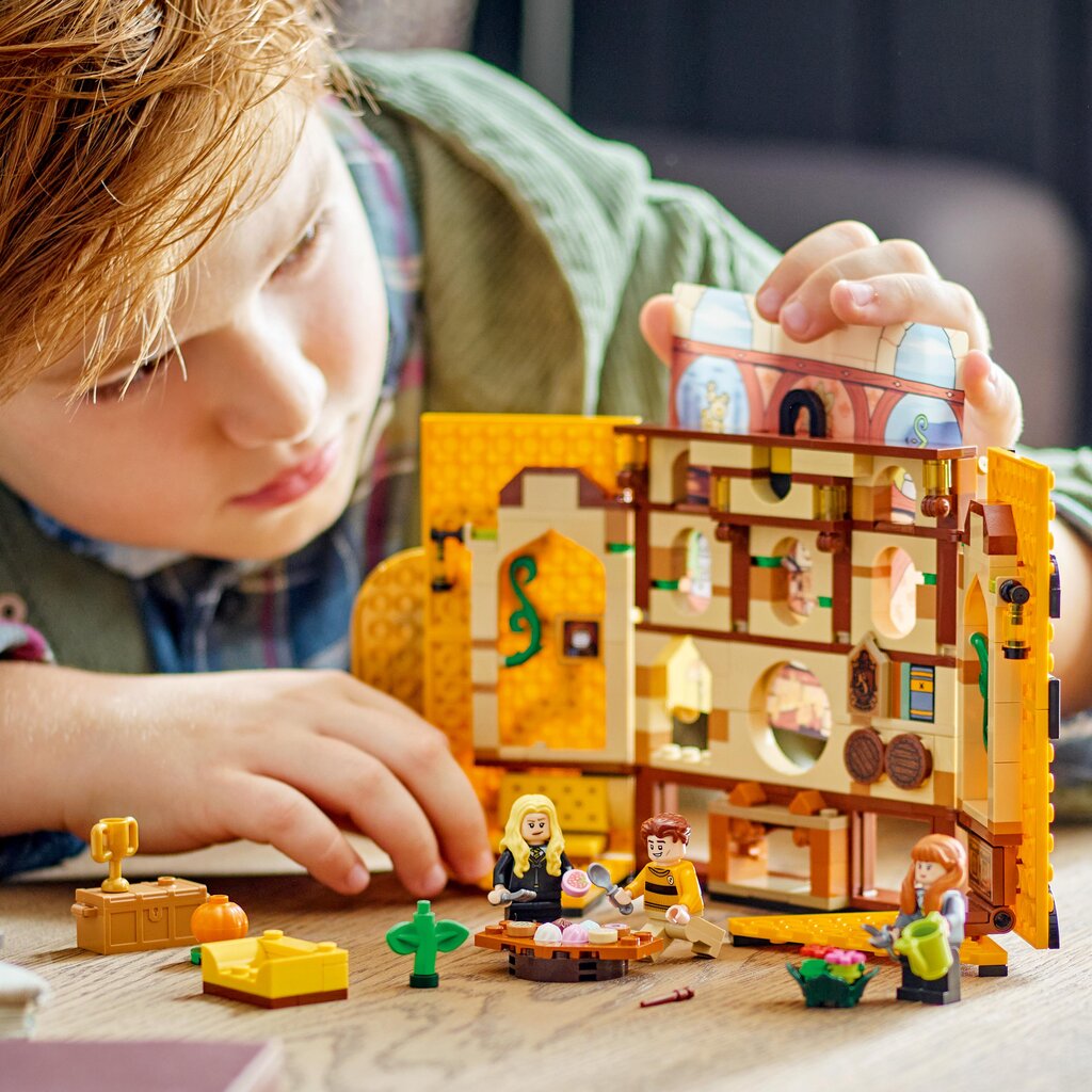 76412 LEGO® Harry Potter Puuskupuhin tuvan vaakuna hinta ja tiedot | LEGOT ja rakennuslelut | hobbyhall.fi