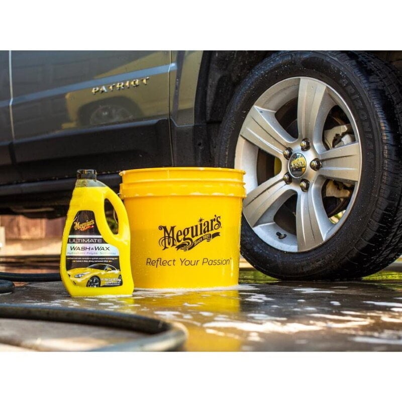 Meguiar's Ultimate Wash & Wax 2in1 Car Shampoo & Waxed Finish, Autoshampoo ja vaha 1420 ml hinta ja tiedot | Autokemikaalit | hobbyhall.fi