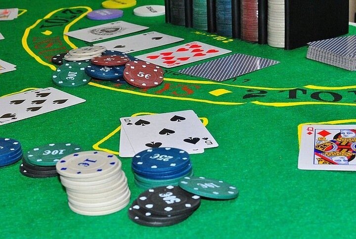 Pokerisetti, jossa on 200 pelimerkkiä hinta ja tiedot | Korttipelit, pokeri | hobbyhall.fi