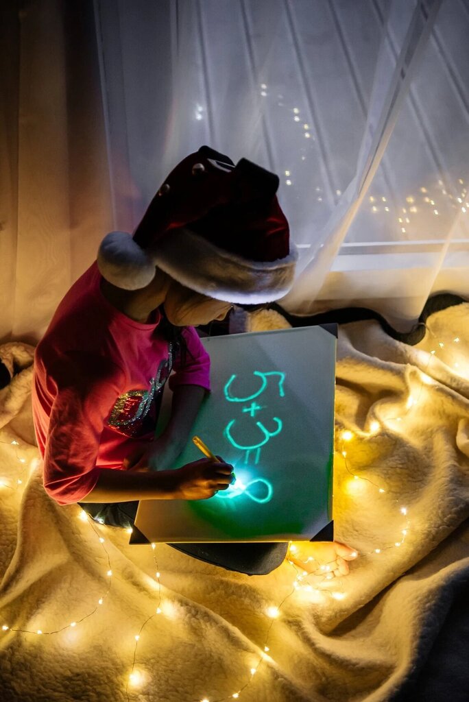 Valoa heijastava piirustuslauta lapsille - A4 (21 x 30 cm) hinta ja tiedot | Sisustustarrat | hobbyhall.fi