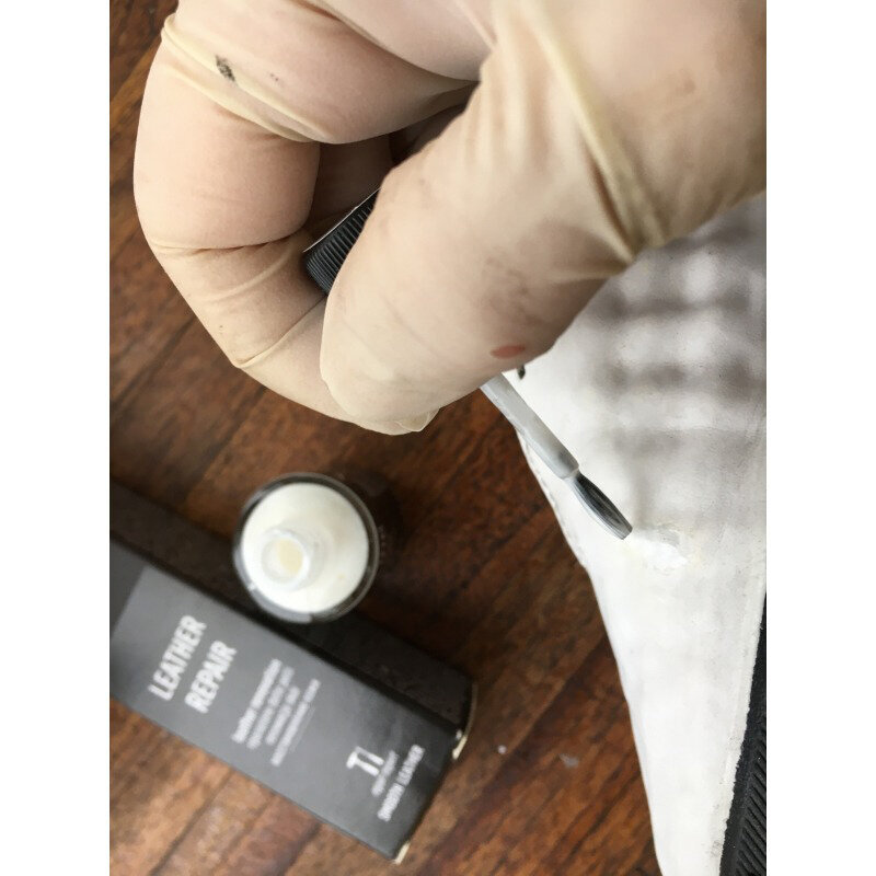 Nahkamaali - Coccine Leather Repair (white), 10 ml hinta ja tiedot | Vaatteiden ja jalkineiden hoito | hobbyhall.fi
