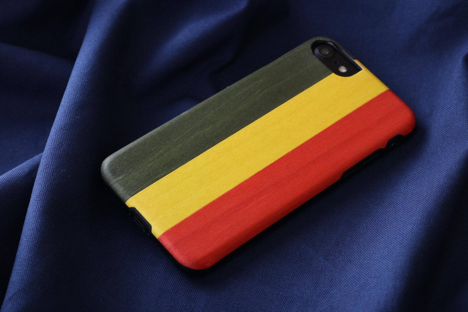 MAN&WOOD suojakuori Apple iPhone 7/8 - Reggae Black hinta ja tiedot | Puhelimen kuoret ja kotelot | hobbyhall.fi