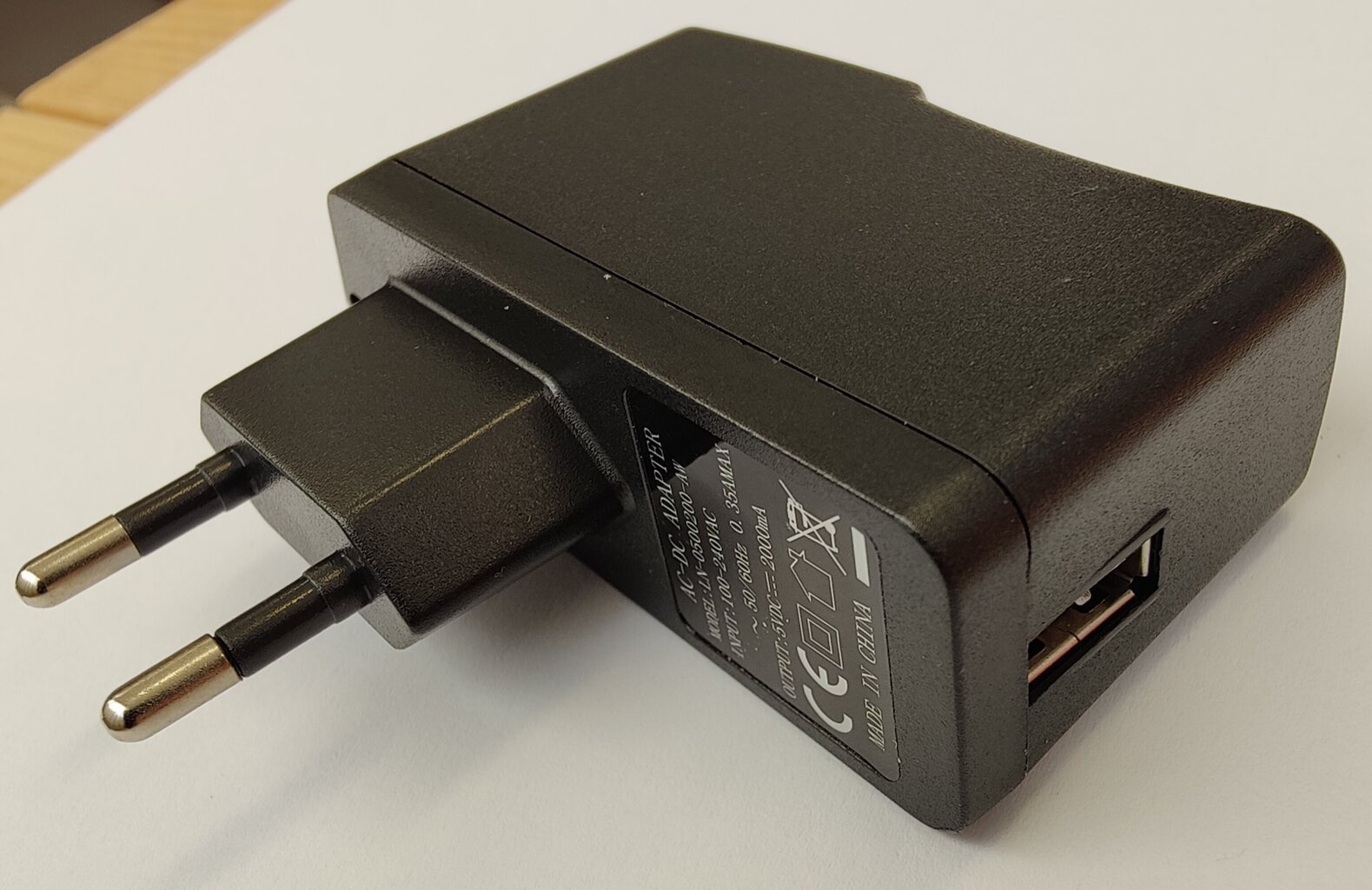 Seinälaturi USB 2A hinta ja tiedot | Puhelimen laturit | hobbyhall.fi