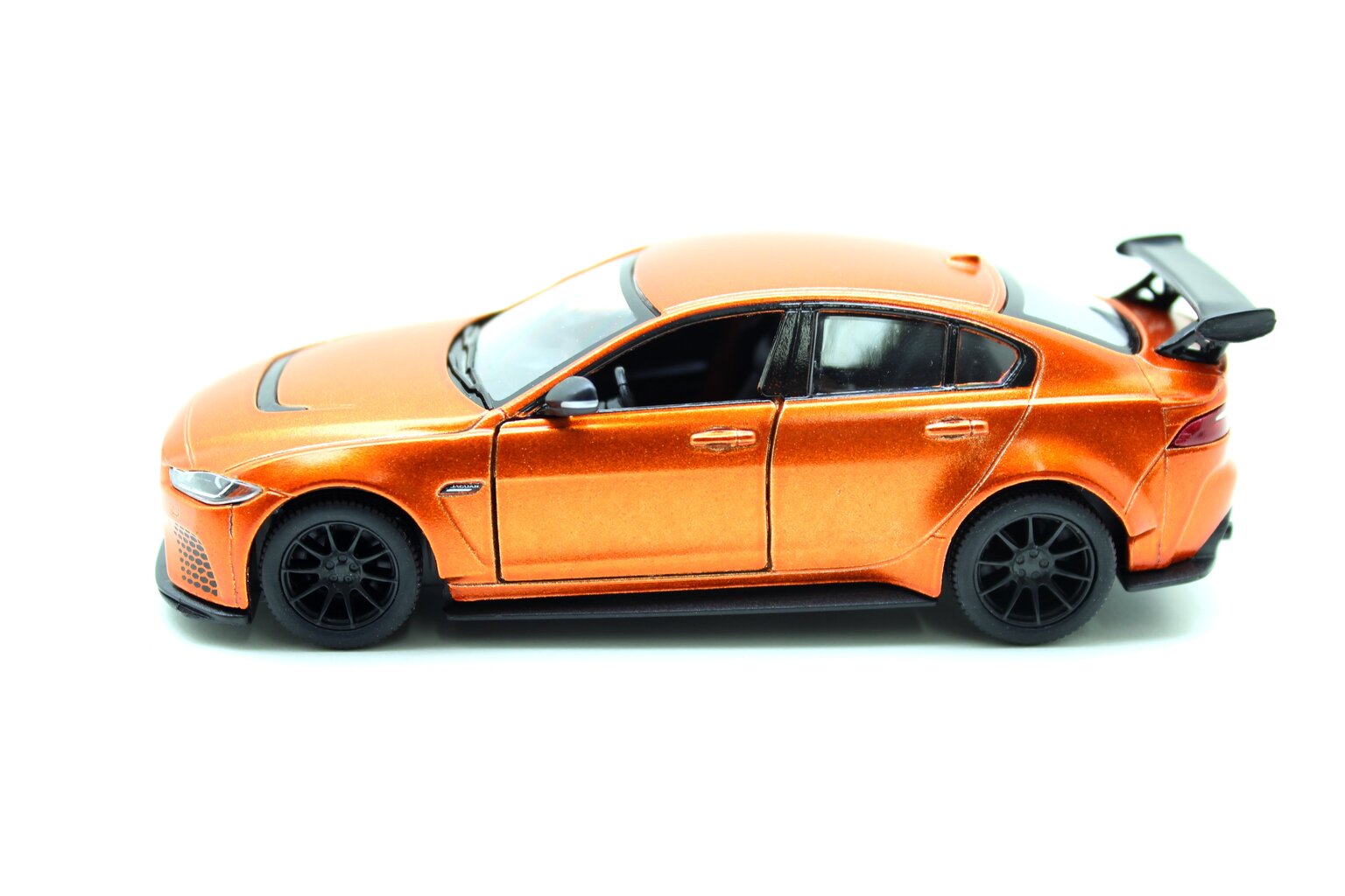 Automalli Kinsmart Jaguar XE SV Project 8 hinta ja tiedot | Poikien lelut | hobbyhall.fi