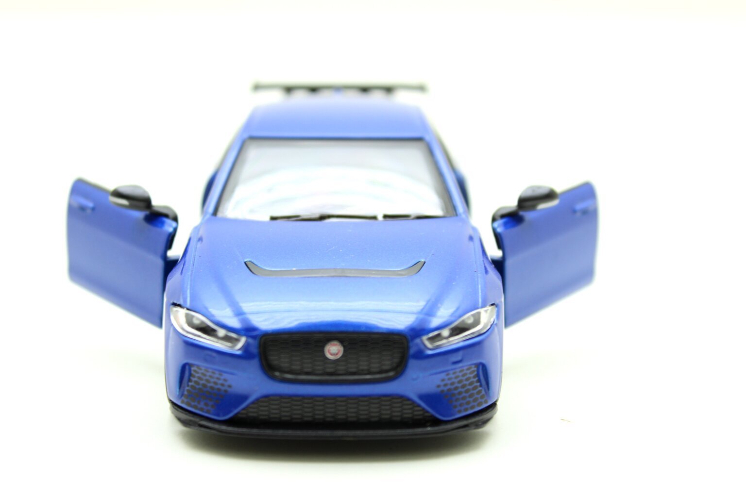 Automalli Kinsmart Jaguar XE SV Project 8 hinta ja tiedot | Poikien lelut | hobbyhall.fi