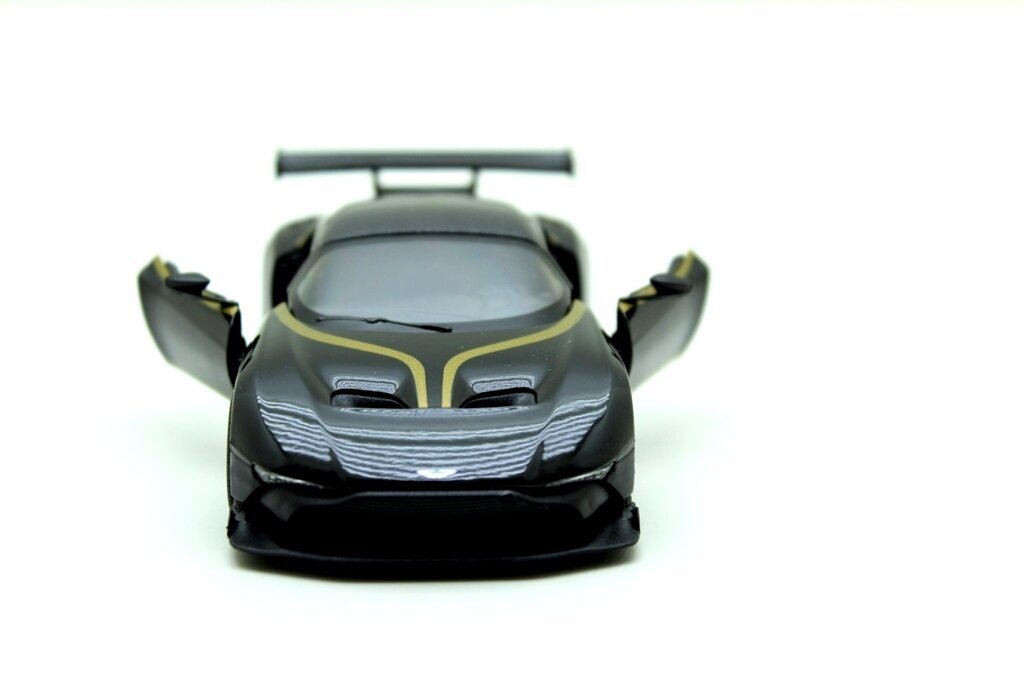 Automalli Kinsmart Aston Martin Vulcan painatuksella hinta ja tiedot | Poikien lelut | hobbyhall.fi