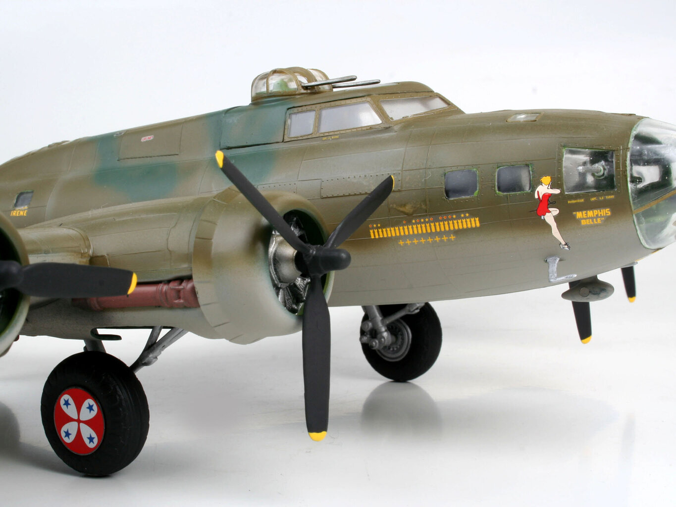 Pienoismalli muovinen lentokone Revell B-17F Memphis Belle, vihreä hinta ja tiedot | Poikien lelut | hobbyhall.fi