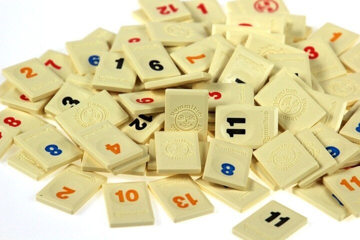 Domino Rummikub TM Toys lautapeli Standardi hinta ja tiedot | Lautapelit ja älypelit | hobbyhall.fi