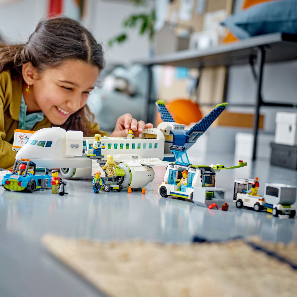 60367 LEGO® City Matkustajalentokone hinta ja tiedot | LEGOT ja rakennuslelut | hobbyhall.fi