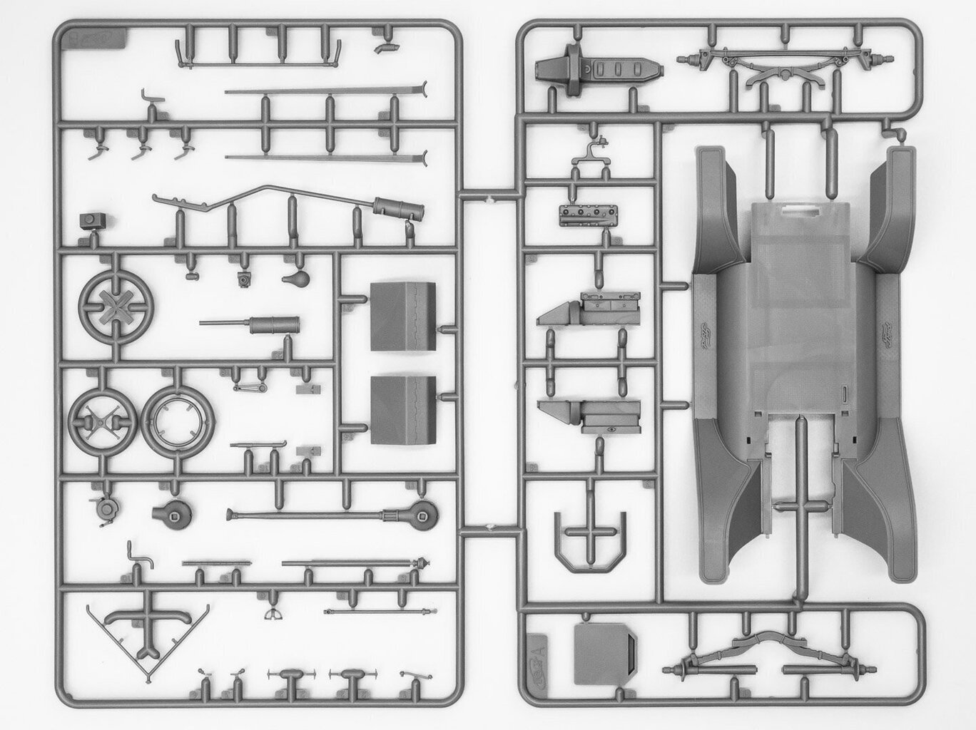 ICM - Model T 1913 Speedster with American Sport Car Drivers, 1/24, 24026 hinta ja tiedot | LEGOT ja rakennuslelut | hobbyhall.fi