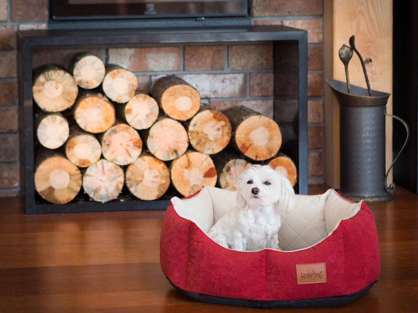 Koiranpesä Hobbydog New York Premium, L, punainen, 60x52 cm hinta ja tiedot | Pedit ja pesät | hobbyhall.fi