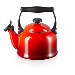 Le Creuset Vedenkeitin Traditional 2,1L punainen hinta ja tiedot | Kahvipannut ja teekannut | hobbyhall.fi